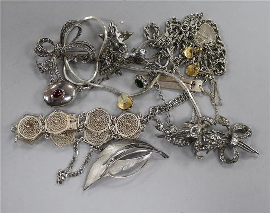 Mixed costume jewellery.